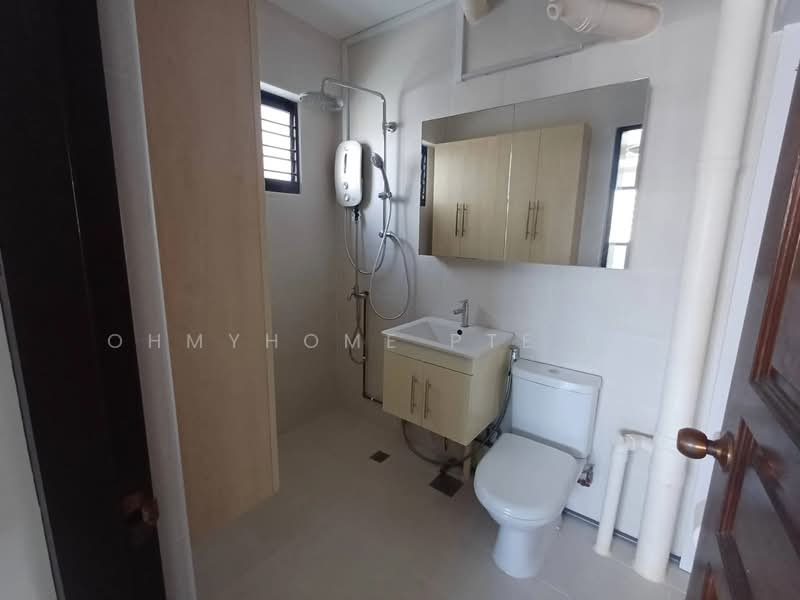 103 Jalan Rajah, 103 Jalan Rajah, 3 Bedrooms, 1,496 sqft, HDB Flat For Sale, by BEN CHEE, 500126286 - Bathroom - PropertyGuru.com.sg