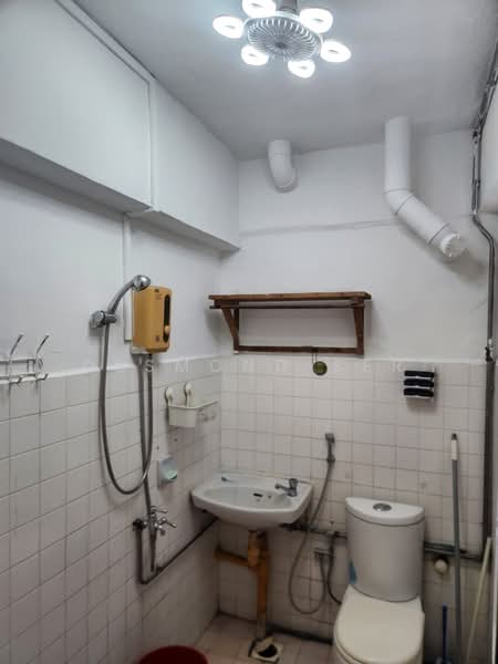 55 Chai Chee Drive, 55 Chai Chee Drive, 2 Bedrooms, 807 sqft, HDB Flat For Sale, by Desmond Ser, 500126287 - Bathroom - PropertyGuru.com.sg
