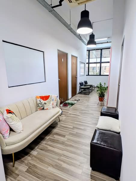 Midview City, 18 Sin Ming Lane, 80 sqft, Light Industrial (B1) For Rent, by Roland Ong, 500126301 - Corridor - CommercialGuru.com.sg