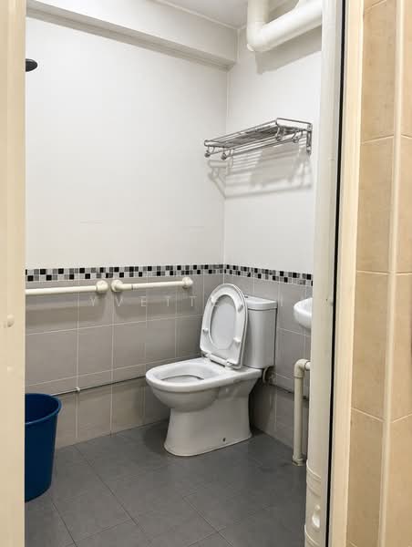 637 Veerasamy Road, 637 Veerasamy Road, 3 Bedrooms, 1,173 sqft, HDB Flat For Sale, by Yvette Lim, 500126325 - Bathroom - PropertyGuru.com.sg