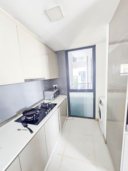 J Gateway, 2 Gateway Drive, 3 Bedrooms, 947 sqft, Condominium For Rent, by Graycin Wang Wei Ru, 500126346 - Kitchen - PropertyGuru.com.sg