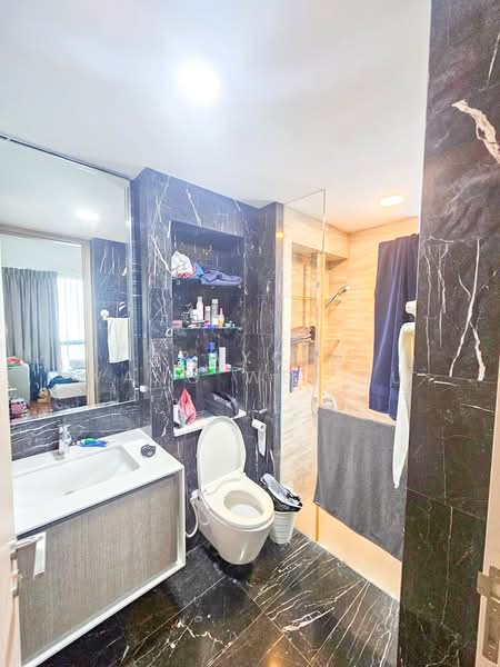 J Gateway, 2 Gateway Drive, 3 Bedrooms, 947 sqft, Condominium For Rent, by Graycin Wang Wei Ru, 500126346 - Bathroom - PropertyGuru.com.sg