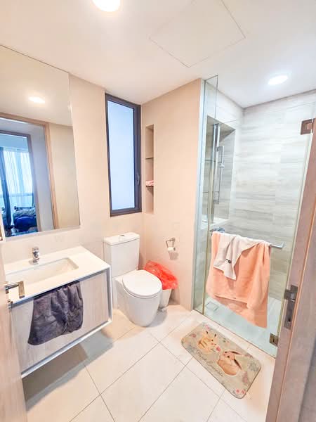 J Gateway, 2 Gateway Drive, 3 Bedrooms, 947 sqft, Condominium For Rent, by Graycin Wang Wei Ru, 500126346 - Bathroom - PropertyGuru.com.sg