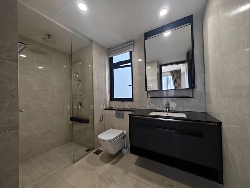 Park Colonial, 2 Woodleigh Lane, 4 Bedrooms, 1,249 sqft, Condominium For Rent, by Vernon Low, 500126356 - Bathroom - PropertyGuru.com.sg