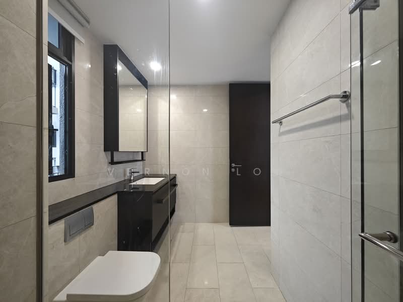Park Colonial, 2 Woodleigh Lane, 4 Bedrooms, 1,249 sqft, Condominium For Rent, by Vernon Low, 500126356 - Bathroom - PropertyGuru.com.sg