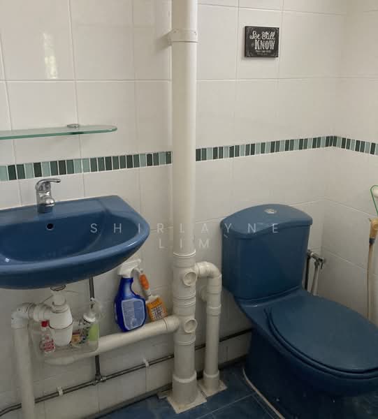 434 Clementi Avenue 3, 434 Clementi Avenue 3, 3 Bedrooms, 979 sqft, HDB Flat For Sale, by Shirlayne Lim, 500126392 - Bathroom - PropertyGuru.com.sg
