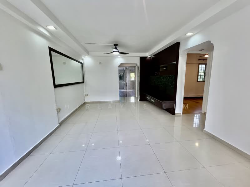 434 Clementi Avenue 3, 434 Clementi Avenue 3, 3 Bedrooms, 979 sqft, HDB Flat For Sale, by Shirlayne Lim, 500126392 - Living Room - PropertyGuru.com.sg