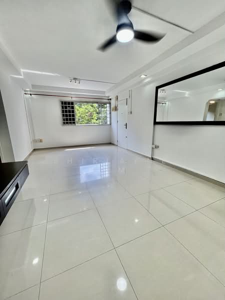 434 Clementi Avenue 3, 434 Clementi Avenue 3, 3 Bedrooms, 979 sqft, HDB Flat For Sale, by Shirlayne Lim, 500126392 - Living Room - PropertyGuru.com.sg