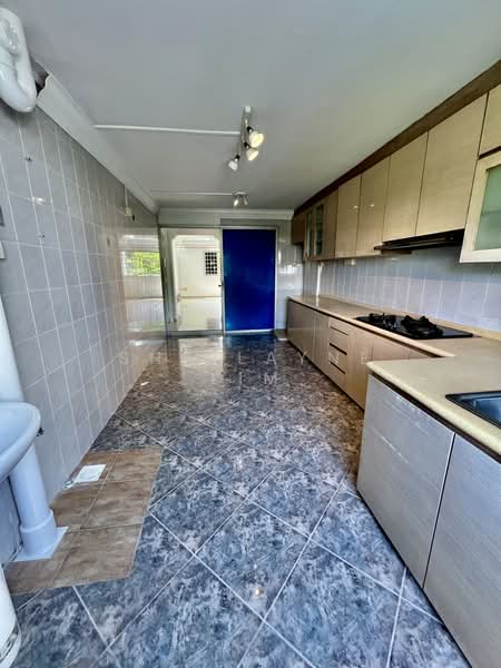 434 Clementi Avenue 3, 434 Clementi Avenue 3, 3 Bedrooms, 979 sqft, HDB Flat For Sale, by Shirlayne Lim, 500126392 - Kitchen - PropertyGuru.com.sg