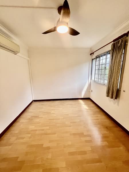 434 Clementi Avenue 3, 434 Clementi Avenue 3, 3 Bedrooms, 979 sqft, HDB Flat For Sale, by Shirlayne Lim, 500126392 - Bedroom 2 - PropertyGuru.com.sg