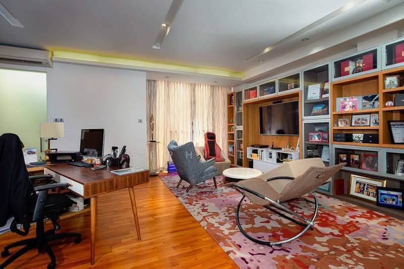 Jalan Ishak, Kembangan enclave, Jalan Ishak, 6 Bedrooms, 6,850 sqft, Terraced House For Sale, by Josephine Ng, 500126396 - Study - PropertyGuru.com.sg