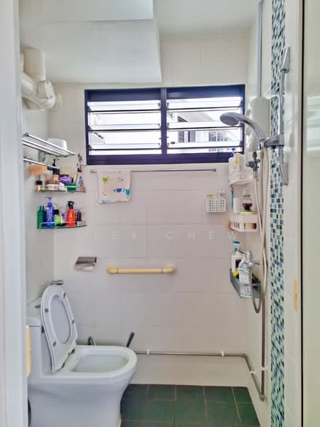 121 Paya Lebar Way, 121 Paya Lebar Way, 3 Bedrooms, 980 sqft, HDB Flat For Sale, by Alex Chew, 500126403 - Common Bathroom - PropertyGuru.com.sg