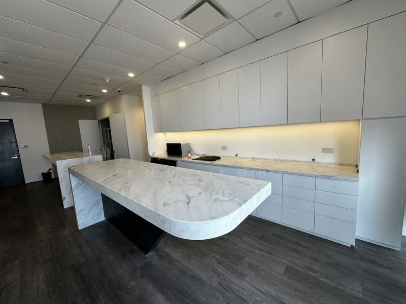 Tokio Marine Centre, 20 Mccallum Street, 7,126 sqft, Office For Rent, by Emdy Koh, 500126414 - Kitchen - CommercialGuru.com.sg
