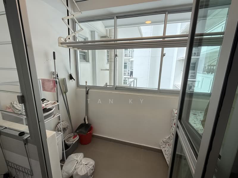 590A Ang Mo Kio Street 51, 590A Ang Mo Kio Street 51, 2 Bedrooms, 1,001 sqft, HDB Flat For Rent, by Tan KY, 500126421 - Balcony - PropertyGuru.com.sg