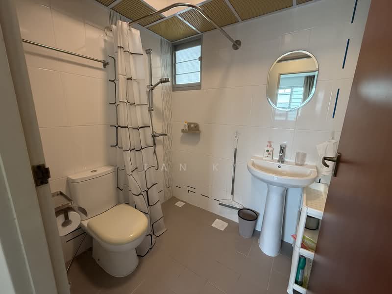 590A Ang Mo Kio Street 51, 590A Ang Mo Kio Street 51, 2 Bedrooms, 1,001 sqft, HDB Flat For Rent, by Tan KY, 500126421 - Bathroom - PropertyGuru.com.sg