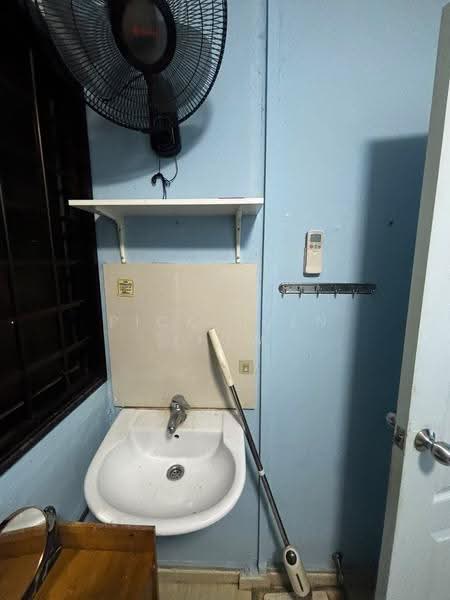 84 Redhill Lane, 84 Redhill Lane, Alexandra / Commonwealth, Room Rental, 50 sqft, HDB Flat For Rent, by Pick Yuen Liow, 500126456 - Bathroom - PropertyGuru.com.sg