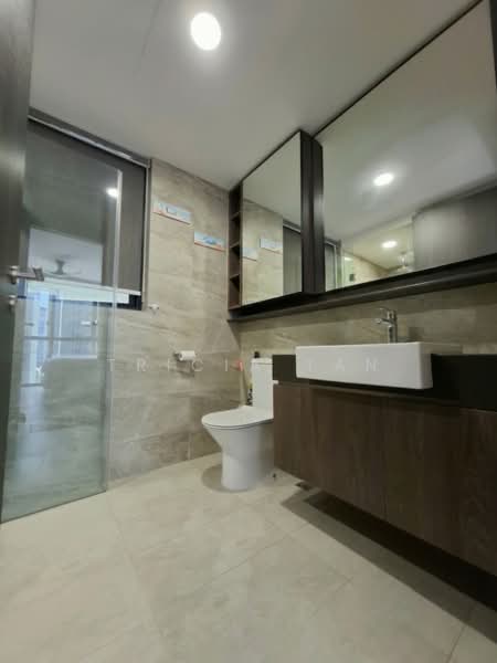 Riverfront Residences, 57 Hougang Avenue 7, 3 Bedrooms, 1,109 sqft, Condominium For Sale, by Tricia Tan, 500126480 - Bathroom - PropertyGuru.com.sg