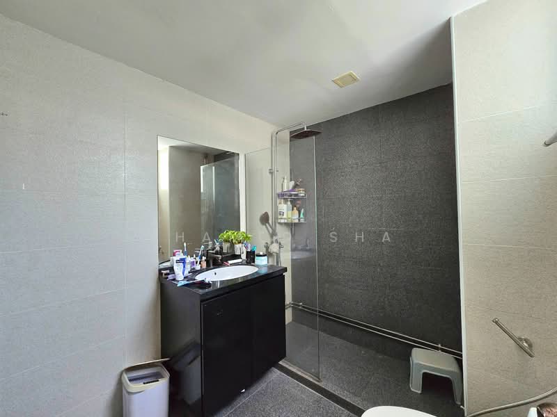 Elias Green, 3 Elias Road, 3 Bedrooms, 1,550 sqft, Condominium For Rent, by Ahamed Sha, 500126542 - Bathroom - PropertyGuru.com.sg