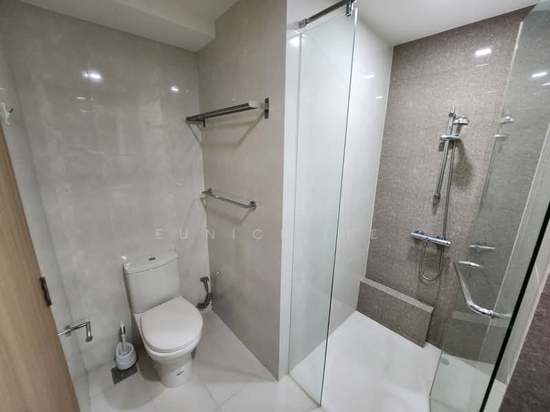 Twin Fountains, 11 Woodlands Avenue 6, 3 Bedrooms, 1,033 sqft, Executive Condominium For Rent, by Eunice Lee, 500126545 - Bathroom - PropertyGuru.com.sg