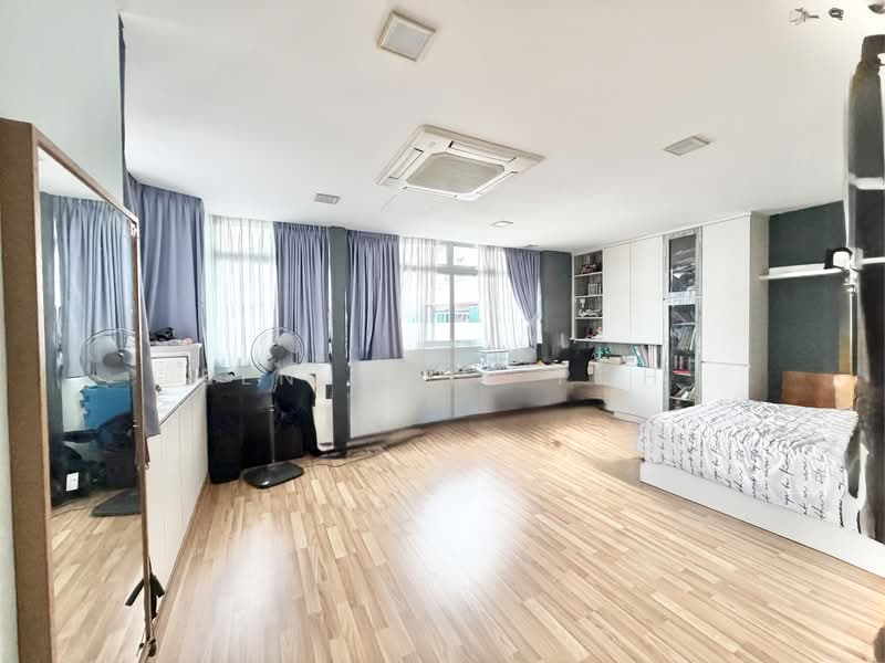 2STY SEMI-D VERY CLOSE PROXIMITY TO BISHAN MRT & JUNCTION 8!!, LAUW AND SONS GARDEN, 5 Bedrooms, 4,000 sqft, Semi-Detached House For Sale, by Benjamin Poh, 500126546 - Bedroom - PropertyGuru.com.sg