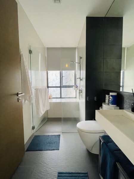 The Trizon, 2 Ridgewood Close, 2 Bedrooms, 1,346 sqft, Condominium For Rent, by April Lee, 500126555 - Bathroom - PropertyGuru.com.sg
