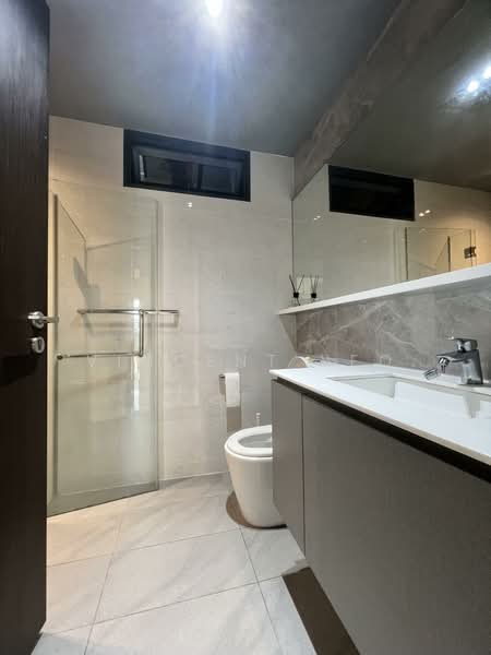 The Brownstone, 160 Canberra Drive, 2 Bedrooms, 915 sqft, Executive Condominium For Rent, by Vincent Yeo, 500126567 - Bathroom - PropertyGuru.com.sg