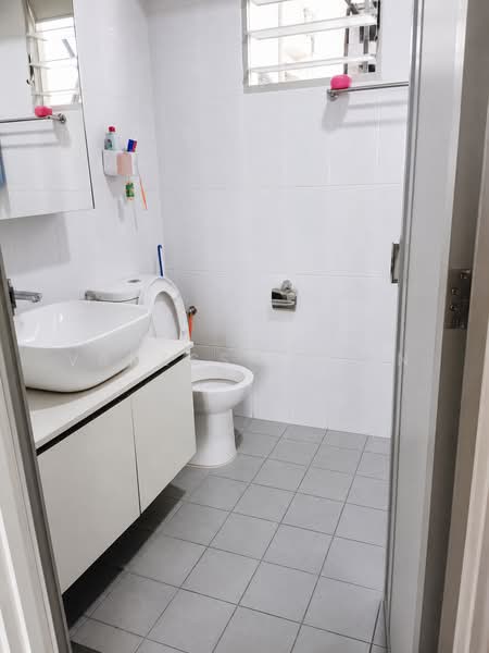 215B Compassvale Drive, 215B Compassvale Drive, 3 Bedrooms, 1,205 sqft, HDB Flat For Sale, by Vanessa Duan, 500126569 - Bathroom - PropertyGuru.com.sg