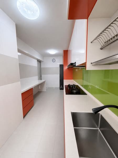 215B Compassvale Drive, 215B Compassvale Drive, 3 Bedrooms, 1,205 sqft, HDB Flat For Sale, by Vanessa Duan, 500126569 - Kitchen - PropertyGuru.com.sg