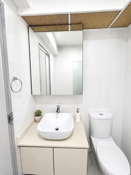 215B Compassvale Drive, 215B Compassvale Drive, 3 Bedrooms, 1,205 sqft, HDB Flat For Sale, by Vanessa Duan, 500126569 - Bathroom - PropertyGuru.com.sg