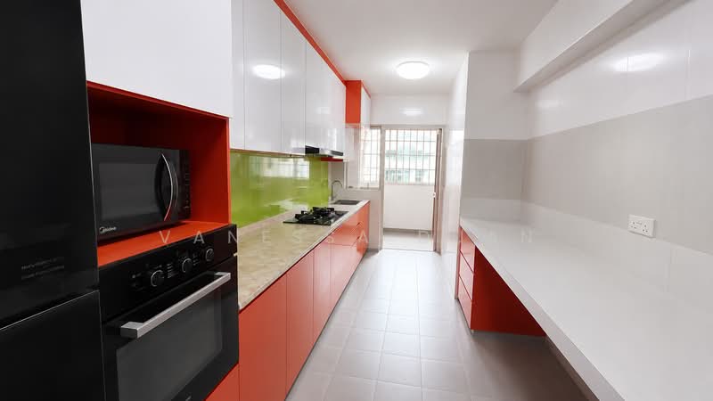 215B Compassvale Drive, 215B Compassvale Drive, 3 Bedrooms, 1,205 sqft, HDB Flat For Sale, by Vanessa Duan, 500126569 - Kitchen - PropertyGuru.com.sg