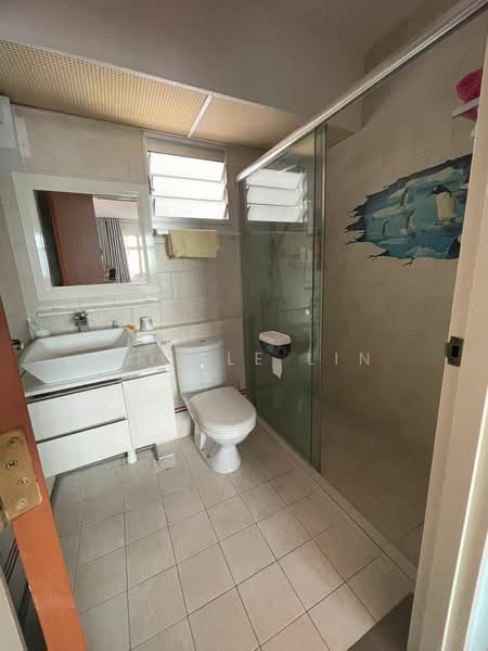 70C Telok Blangah Heights, 70C Telok Blangah Heights, 3 Bedrooms, 1,001 sqft, HDB Flat For Sale, by Nicole Lin, 500126575 - Bathroom - PropertyGuru.com.sg