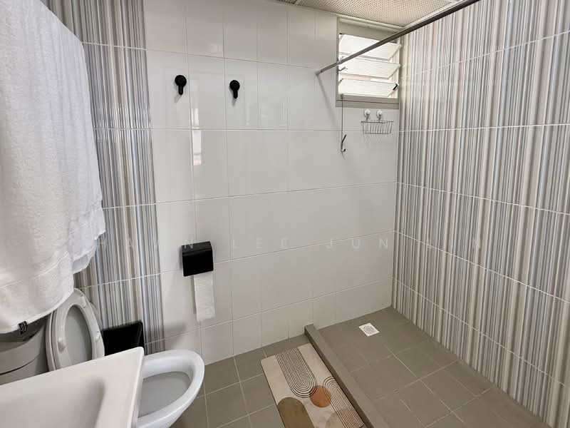 325A Sumang Walk, 325A Sumang Walk, 3 Bedrooms, 1,001 sqft, HDB Flat For Sale, by Shawn Lee Jun Lin, 500126581 - Bathroom - PropertyGuru.com.sg