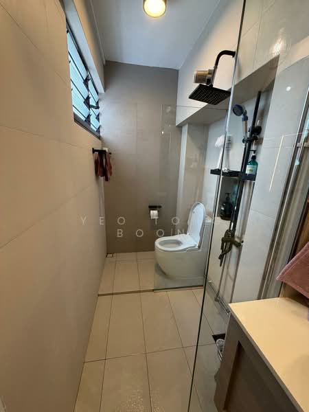244 Bukit Batok East Avenue 5, 244 Bukit Batok East Avenue 5, 3 Bedrooms, 1,001 sqft, HDB Flat For Sale, by Yeo Tong Boon, 500126605 - Bathroom - PropertyGuru.com.sg