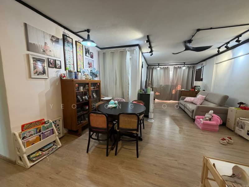 244 Bukit Batok East Avenue 5, 244 Bukit Batok East Avenue 5, 3 Bedrooms, 1,001 sqft, HDB Flat For Sale, by Yeo Tong Boon, 500126605 - Living Room - PropertyGuru.com.sg