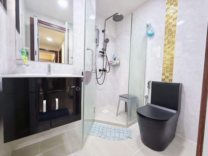 The Mayfair, 1 Jurong East Street 32, 3 Bedrooms, 1,184 sqft, Condominium For Rent, by Joey Tan, 500126610 - Bathroom - PropertyGuru.com.sg