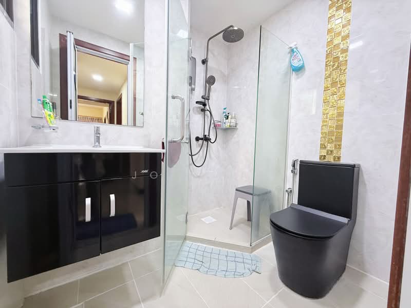 The Mayfair, 1 Jurong East Street 32, 3 Bedrooms, 1,184 sqft, Condominium For Rent, by Joey Tan, 500126610 - Bathroom - PropertyGuru.com.sg