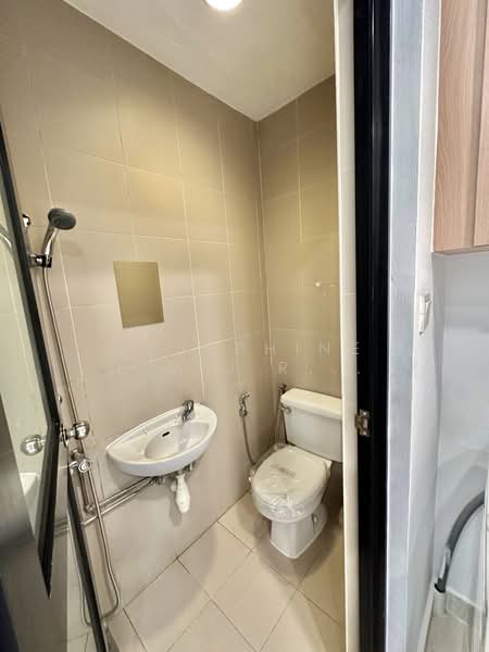 Brentwood Villas, Lloyd Road Singapore, 4 Bedrooms, 2,242 sqft, Cluster House For Rent, by Josephine Lim J R 林婕容 (区域分行董事 ), 500126619 - Bathroom - PropertyGuru.com.sg