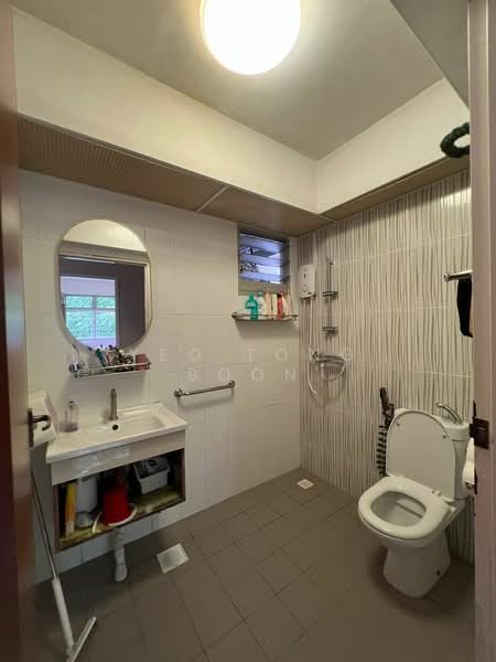 494G Tampines Street 45, 494G Tampines Street 45, 3 Bedrooms, 990 sqft, HDB Flat For Sale, by Yeo Tong Boon, 500126621 - Bathroom - PropertyGuru.com.sg