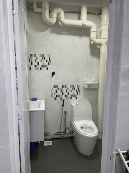 256 Compassvale Road, 256 Compassvale Road, Room Rental, 200 sqft, HDB Flat For Rent, by Lawrence Goh, 500126648 - Common Bathroom Layout Part 1 Of 3. - PropertyGuru.com.sg