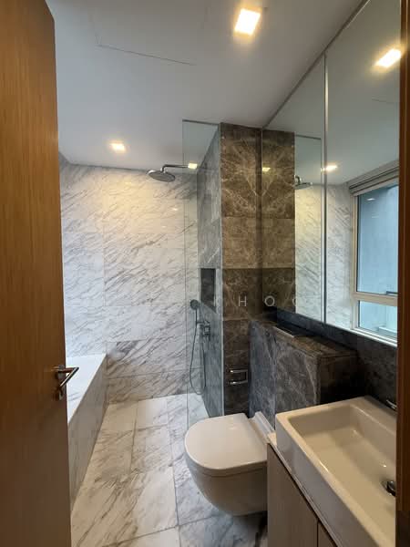 The Peak @ Cairnhill II, 61 Cairnhill Circle, 2 Bedrooms, 904 sqft, Condominium For Rent, by Ally Khoo, 500126652 - Bathroom - PropertyGuru.com.sg