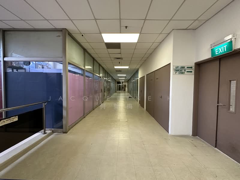 Hoa Nam Building, 27 Foch Road, 258 sqft, Office For Sale, by Jacqueline Ho 何聲梅, 500126674 - Walkway towards unit - CommercialGuru.com.sg