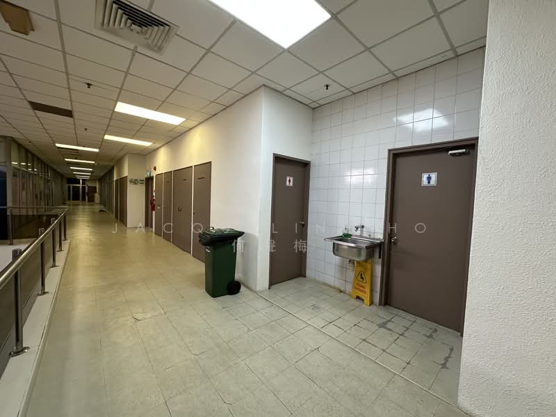 Hoa Nam Building, 27 Foch Road, 258 sqft, Office For Sale, by Jacqueline Ho 何聲梅, 500126674 - Toilet for Level 3 occupiers - CommercialGuru.com.sg