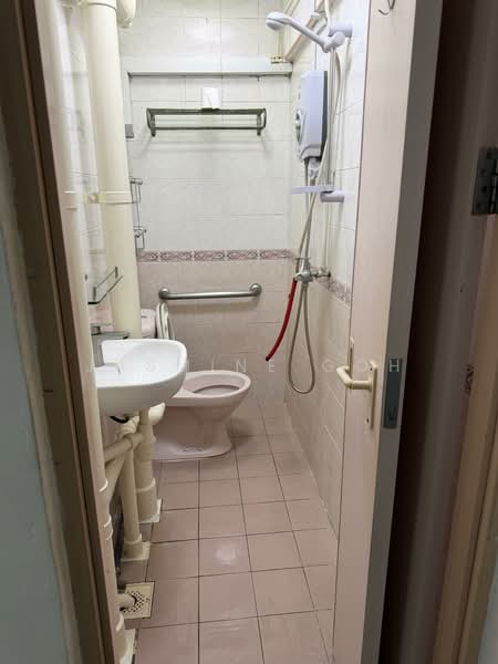 113 Commonwealth Crescent, 113 Commonwealth Crescent, 2 Bedrooms, 646 sqft, HDB Flat For Rent, by Jasmine Goh, 500126680 - Bathroom - PropertyGuru.com.sg
