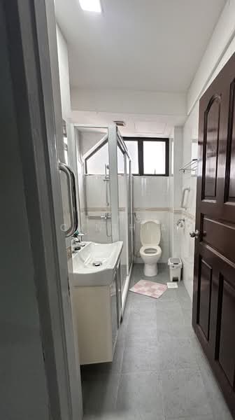 Rajah Towers, 32 Jalan Rajah, 3 Bedrooms, 2,088 sqft, Apartment For Sale, by Teng Cynthia, 500126705 - Bathroom - PropertyGuru.com.sg