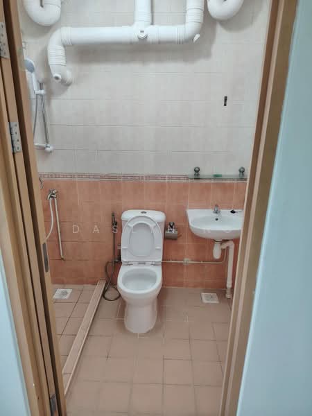 687A Choa Chu Kang Drive, 687A Choa Chu Kang Drive, 3 Bedrooms, 1,184 sqft, HDB Flat For Rent, by Daslyn Ng, 500126706 - Bathroom - PropertyGuru.com.sg