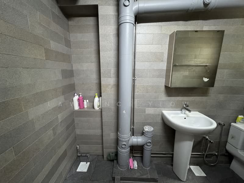 131 Clarence Lane, 131 Clarence Lane, 3 Bedrooms, 1,431 sqft, HDB Flat For Sale, by Lawrence Yeow, 500126718 - Bathroom - PropertyGuru.com.sg