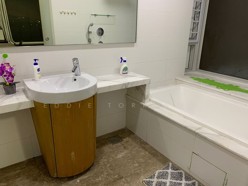 The Centris, 69 Jurong West Central 3, Room Rental, 200 sqft, Apartment For Rent, by Eddie Tork 戴先生, 500126735 - Bathroom - PropertyGuru.com.sg