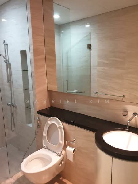 Holland Mews, 67 Holland Road, 2 Bedrooms, 904 sqft, Apartment For Sale, by Gabriel Kim, 500126756 - Bathroom - PropertyGuru.com.sg