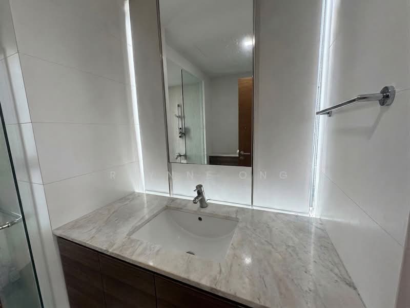Double Bay Residences, 19B Simei Street 4, 3 Bedrooms, 1,367 sqft, Condominium For Sale, by Raynne Ong, 500126796 - Master bathroom  - PropertyGuru.com.sg