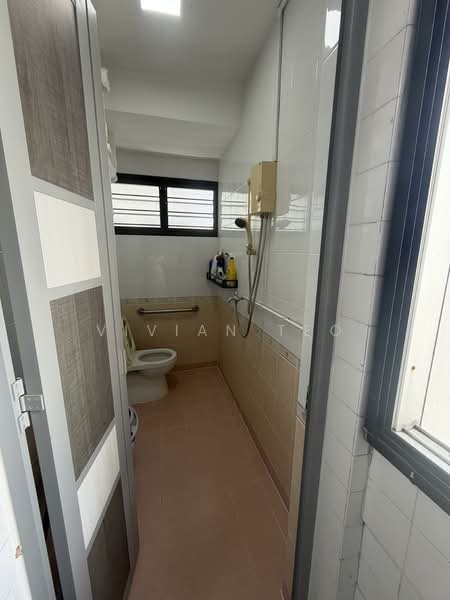 262 Tampines Street 21, 262 Tampines Street 21, 2 Bedrooms, 796 sqft, HDB Flat For Sale, by Vivian Teo, 500126807 - Bathroom - PropertyGuru.com.sg